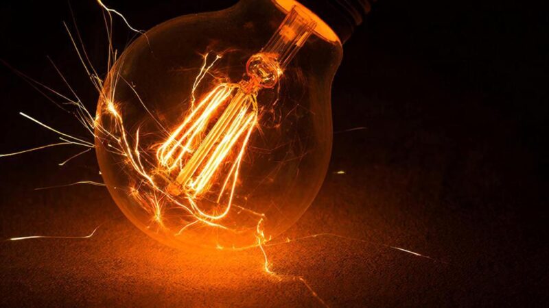 Почему мигают лампочки: технические проблемы и приметы