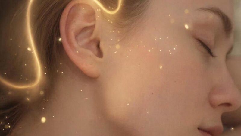 Шепот ночью в пустой комнате: значение и причины