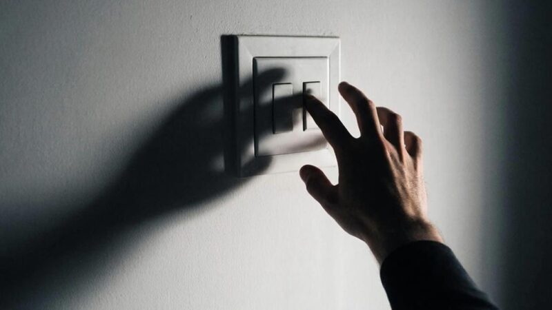 Ночные тени в доме: значение примет и советы