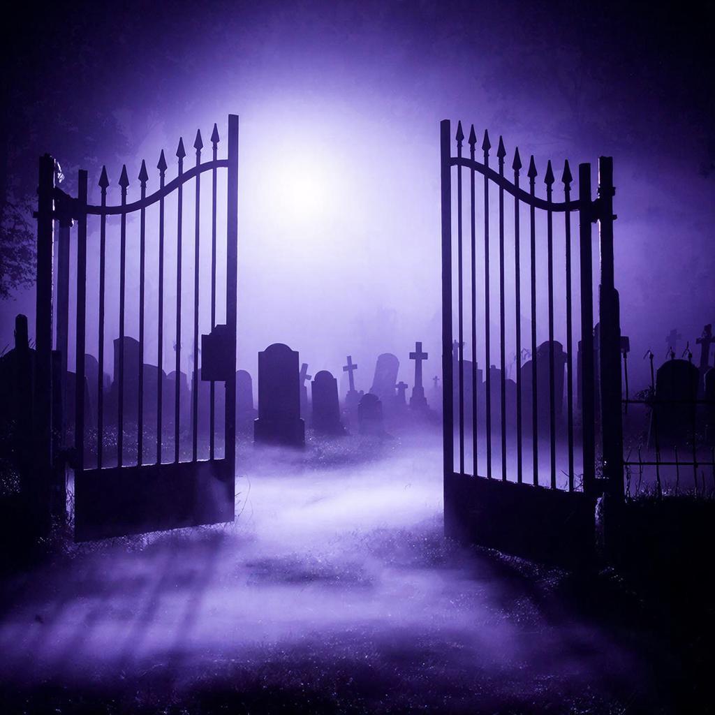 Мистические ворота старого кладбища в тумане