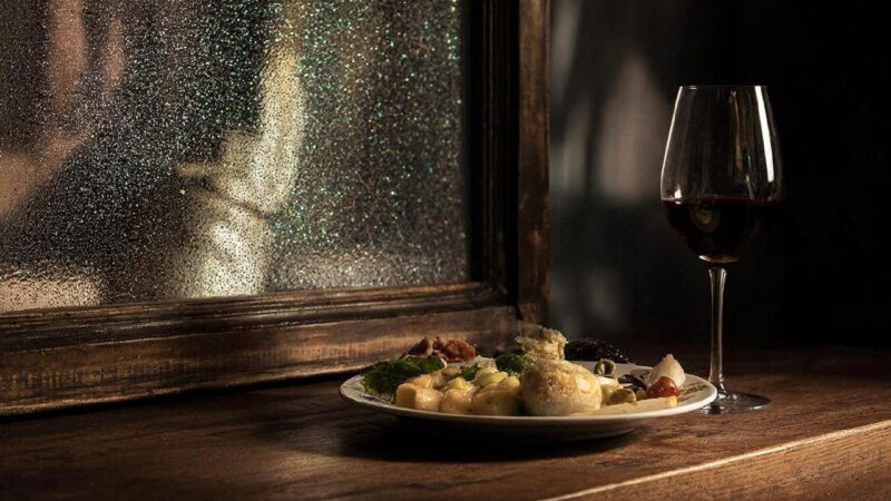 Есть перед зеркалом приметы