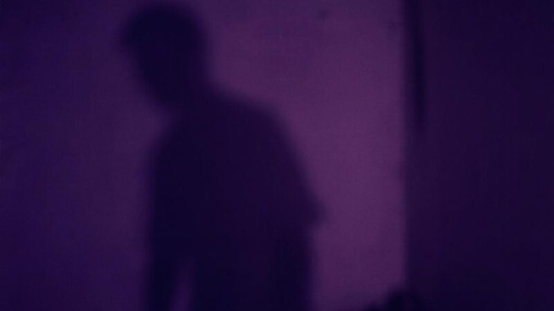 Черная тень боковым зрением